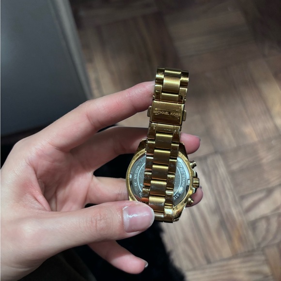 Michael Kors Rose Gold tone runway watch - Picture 2 of 5